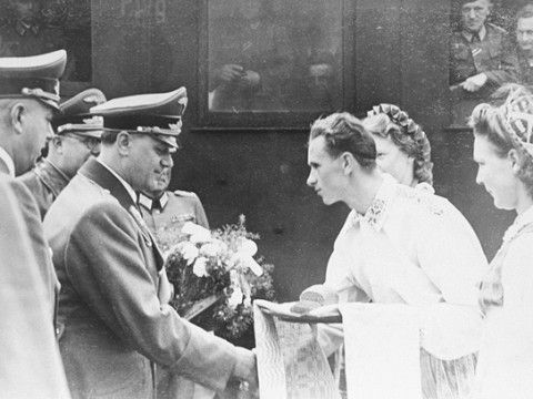 Rosenberg accepting bread & salt from Ukrainians in 1941